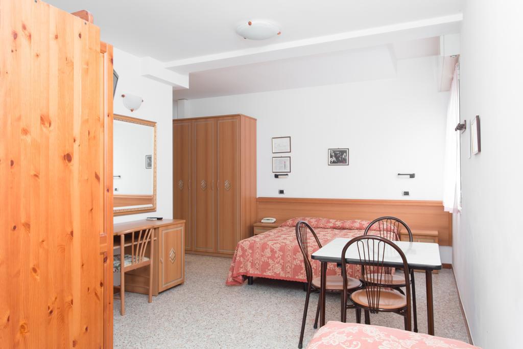 Hotel Residence Des Bains Чезенатико Экстерьер фото