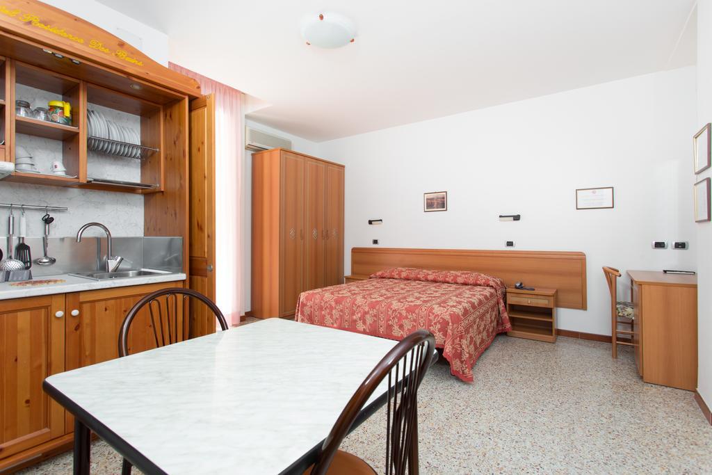 Hotel Residence Des Bains Чезенатико Номер фото